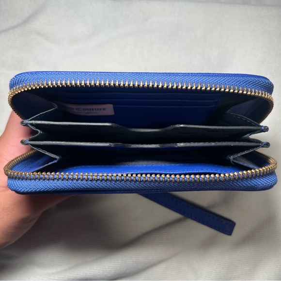 JUICY COUTURE BLUE WALLET/WRISTLET - Picture 6 of 8
